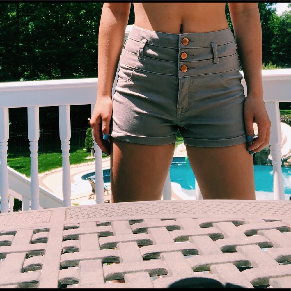 High waisted beige shorts